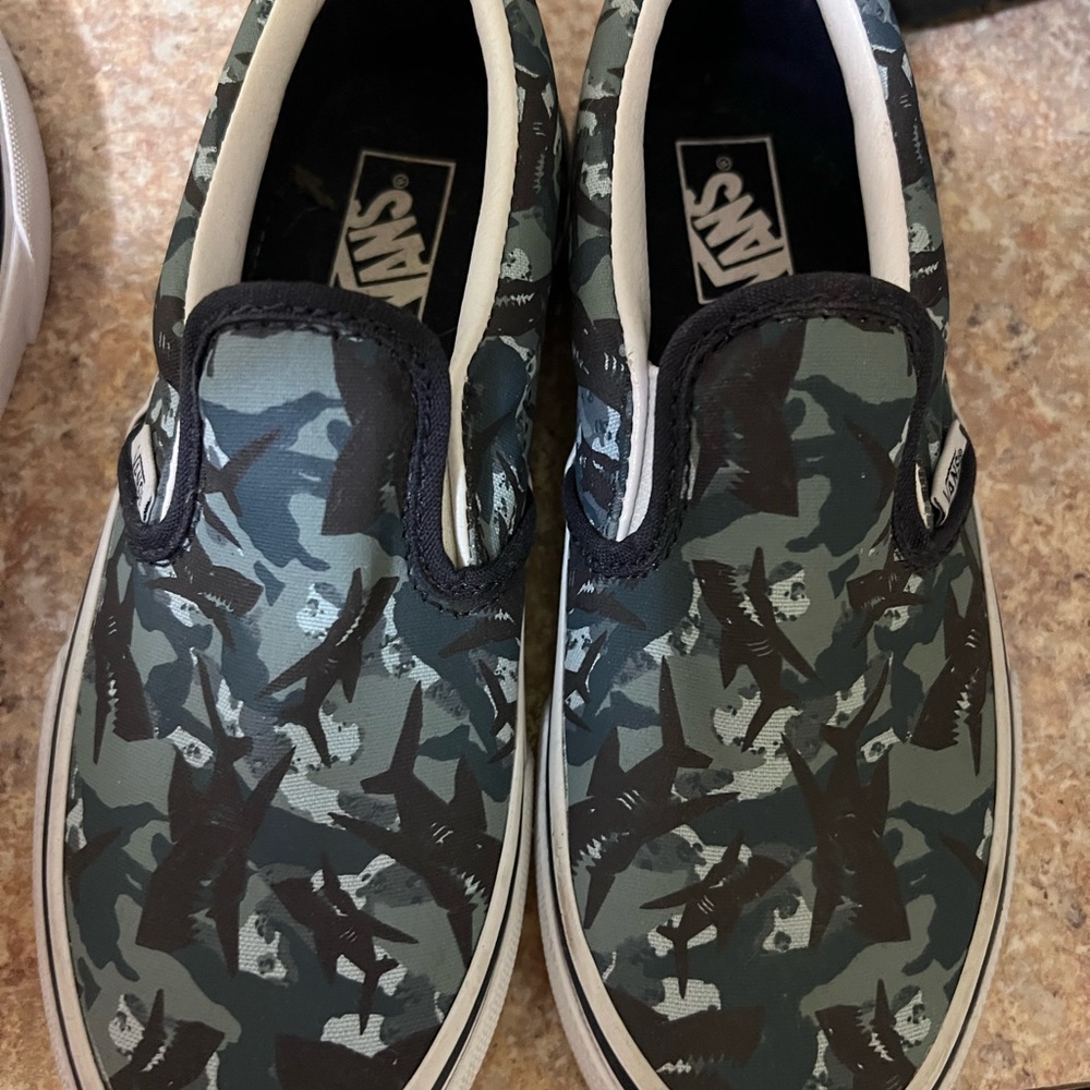 New w/O tags. Vans Little boy size 2.  Green Camo Slip-On Shoes